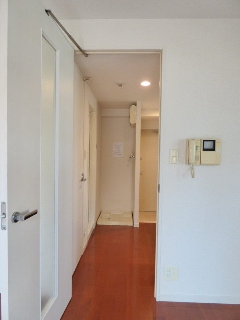 部屋からキッチンへの扉