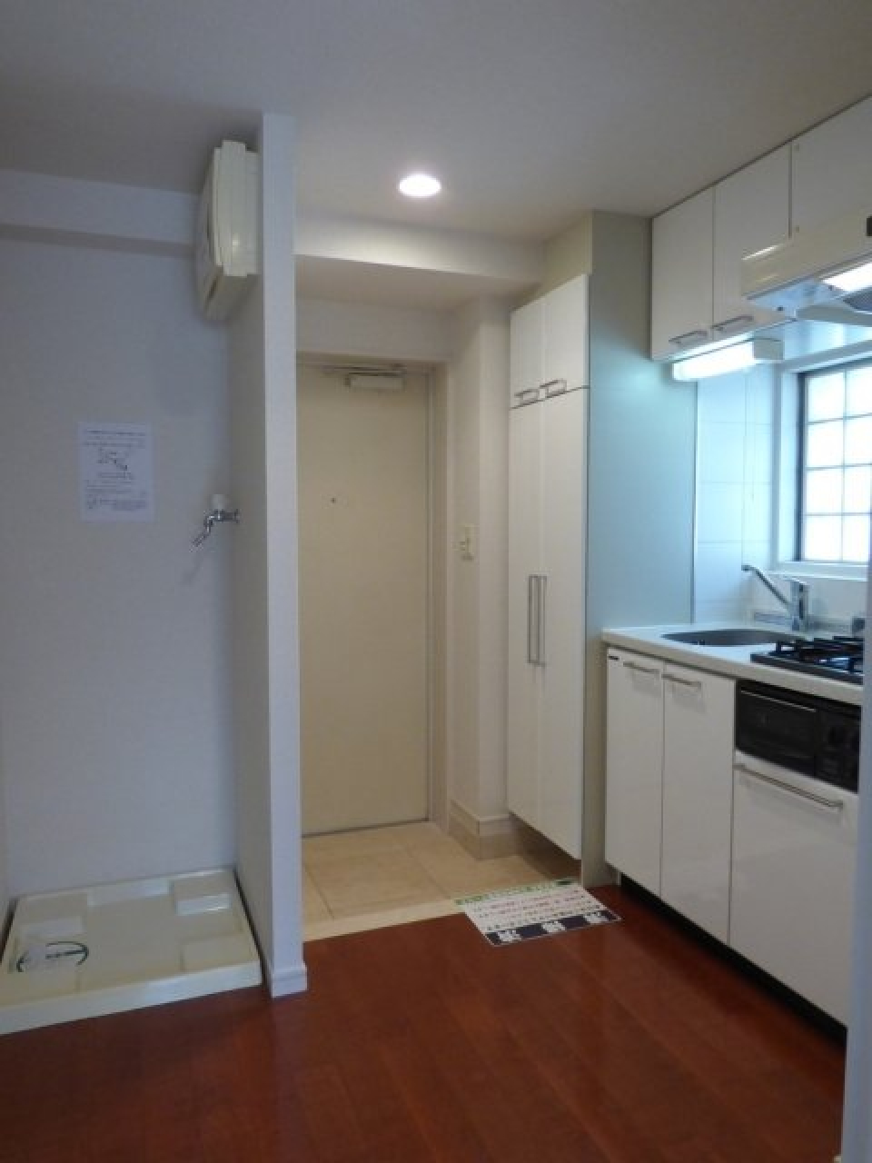 玄関入ってすぐキッチン