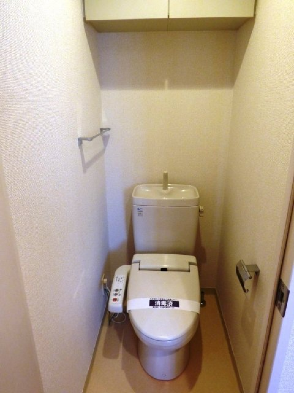 トイレは収納付き