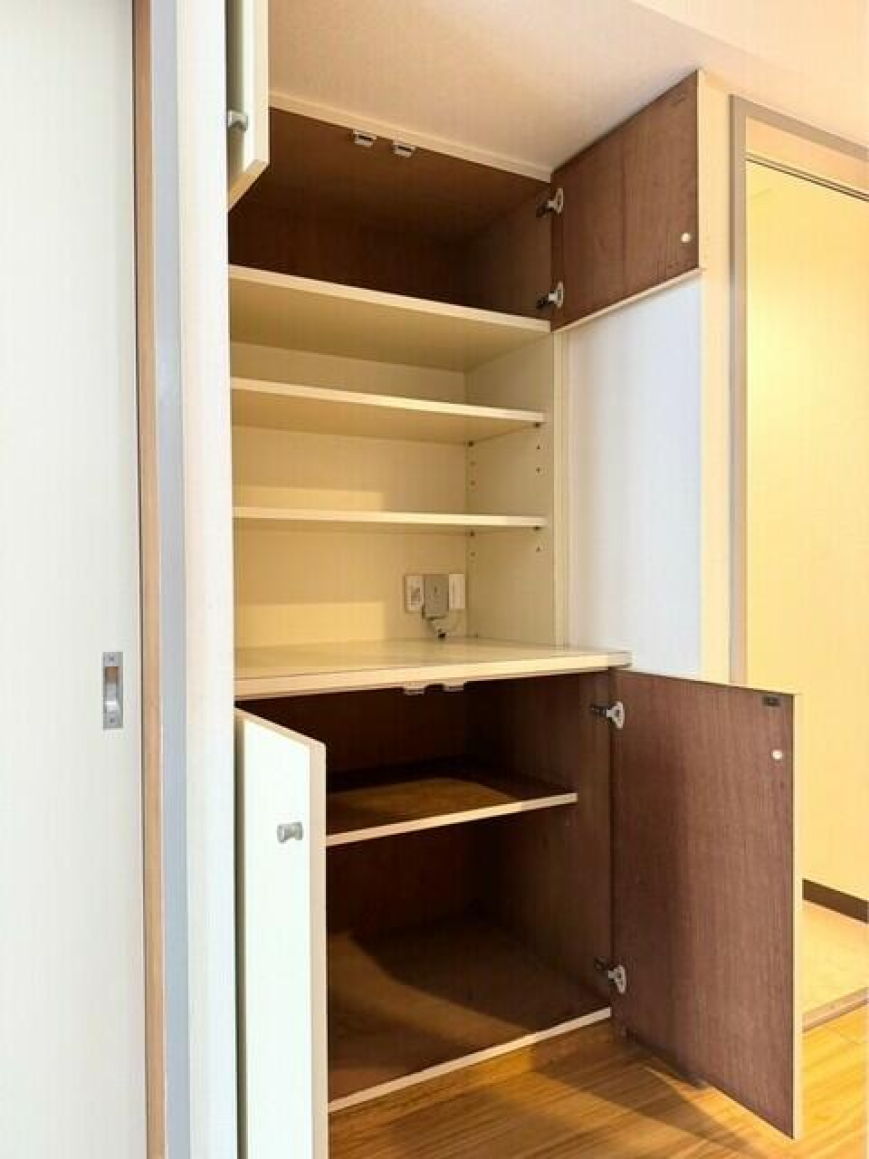 収納がキッチンのすぐ横にあります。家電の置き場所にも困りません。