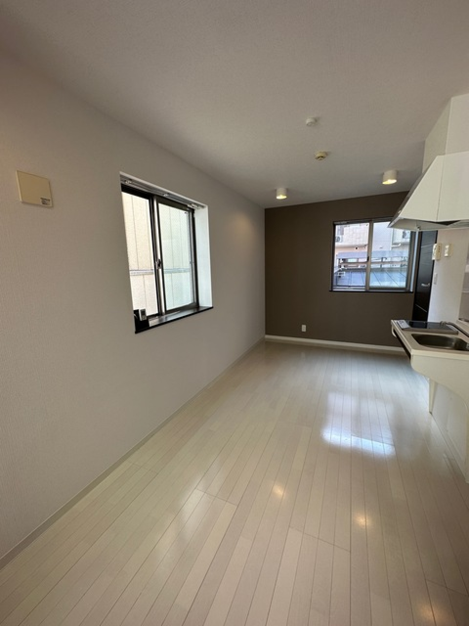 角部屋ならではの3面採光で、開放感があります。