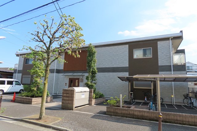 ブラウン&times;グレーの、ほっとするような落ち着いた外観です。