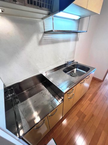 ガスコンロを用意する必要があります。