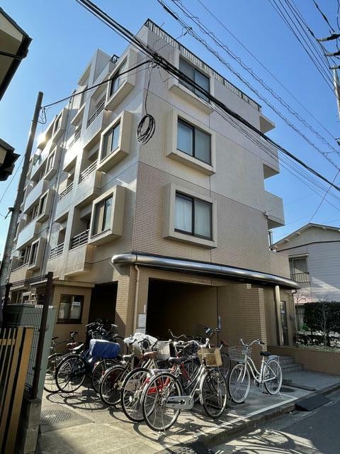 レゴっぽいカクカクした外観が特徴的です。