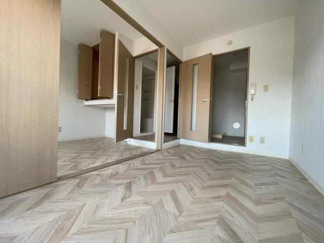 どちらの洋室からも廊下に出ることができるので、動線が増え便利です。