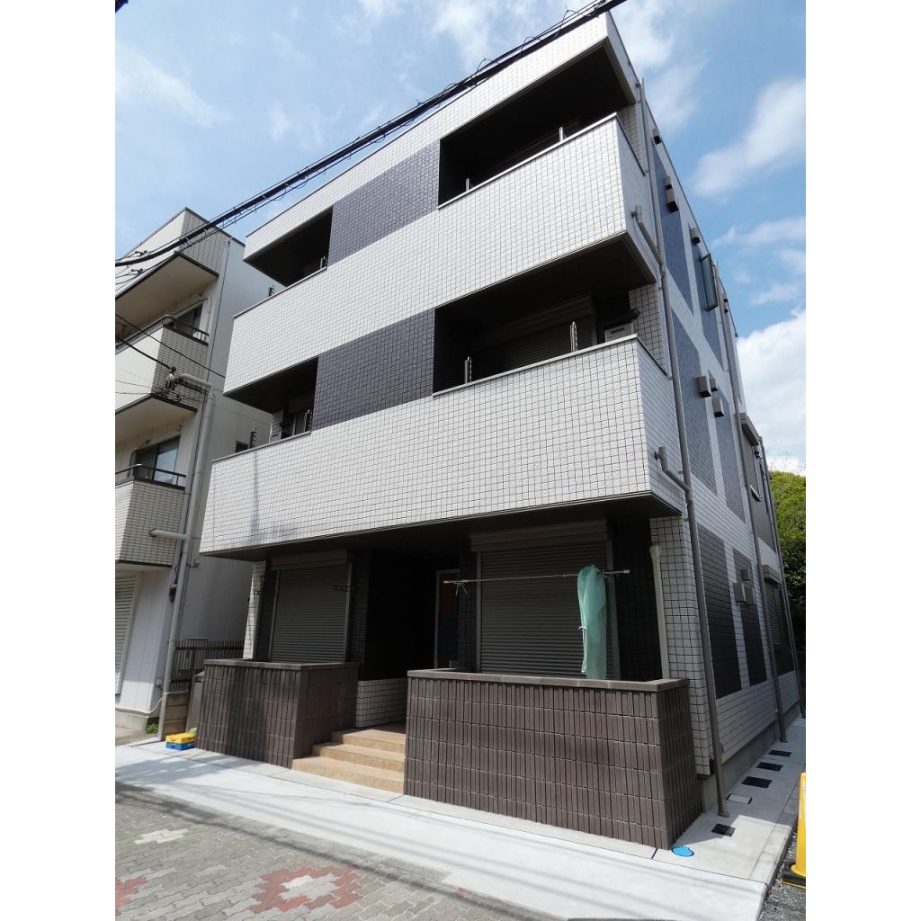 ３階建ての建物の１階にあるお部屋です。