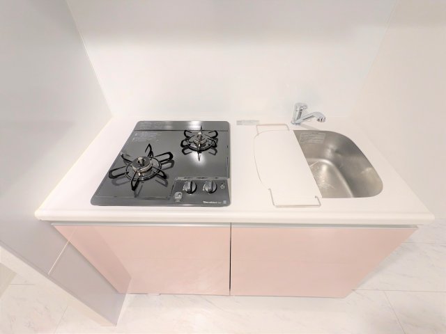 専用ボードを活用してシンクのスペースが作業スペースに、コンパクトながら使い勝手も◎