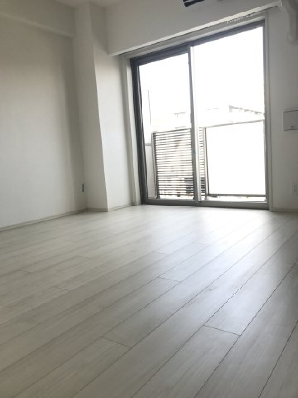 ホワイトベースでパッと明るい雰囲気です。