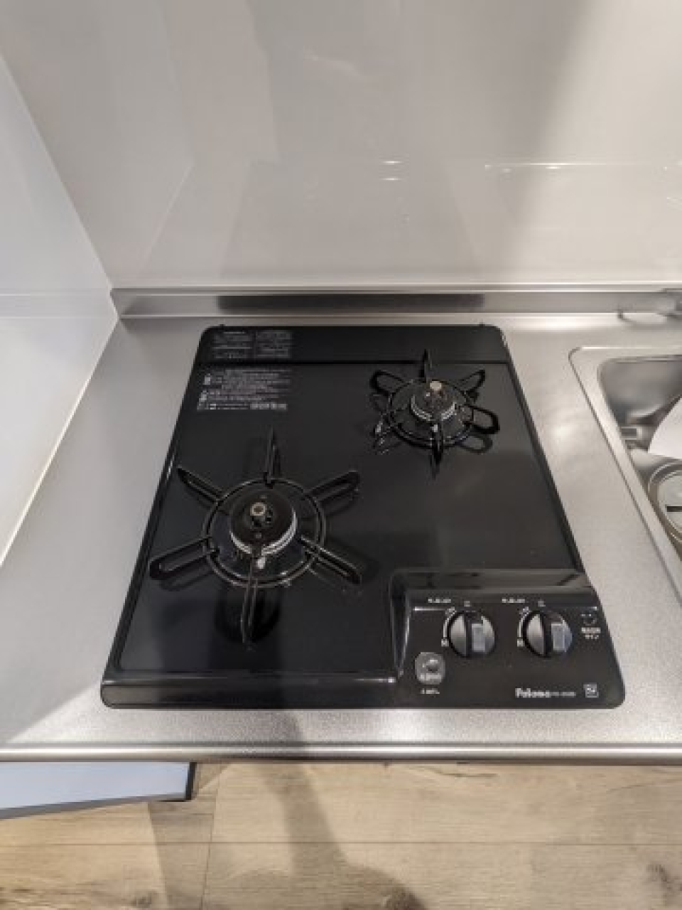 2口のガスコンロ付きです。