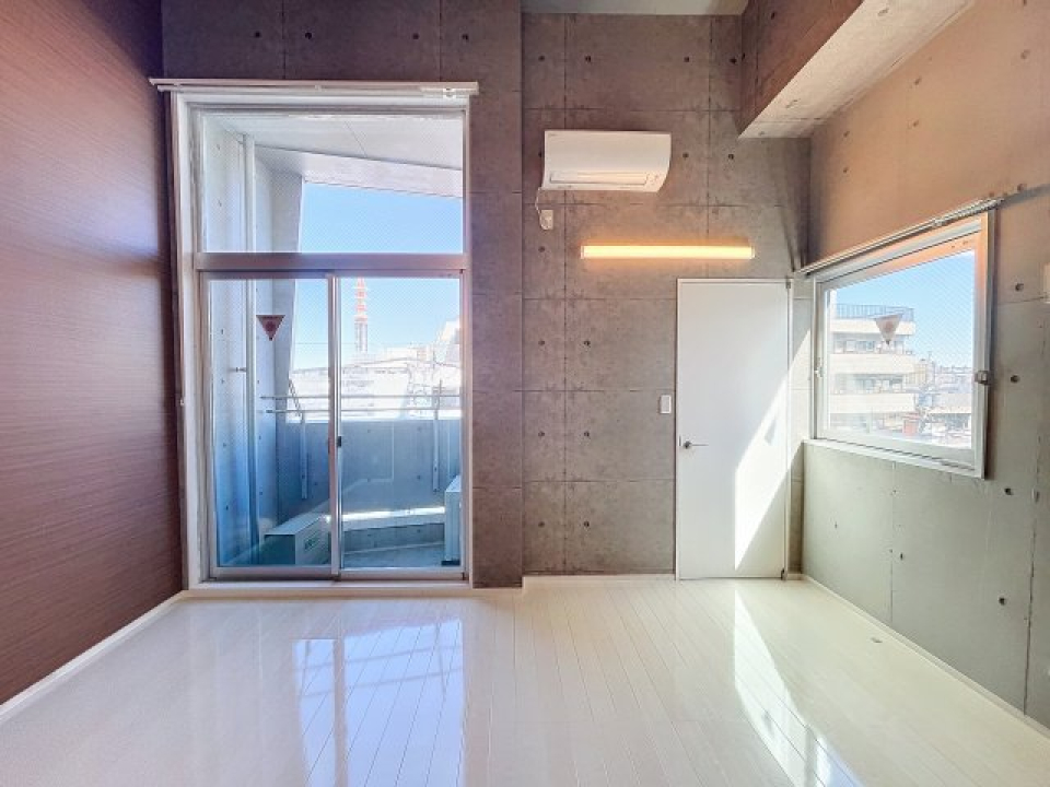 バルコニーとWICが隣り合わせなので、乾いた服をすぐに仕舞うことができます。