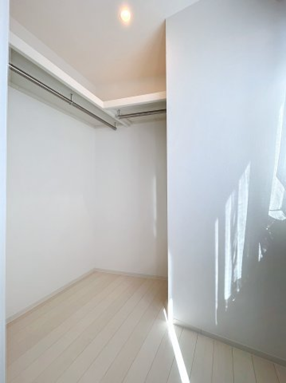 WICは広さがあり容量◎夏服も冬服もかけて衣替えなしの1年に。