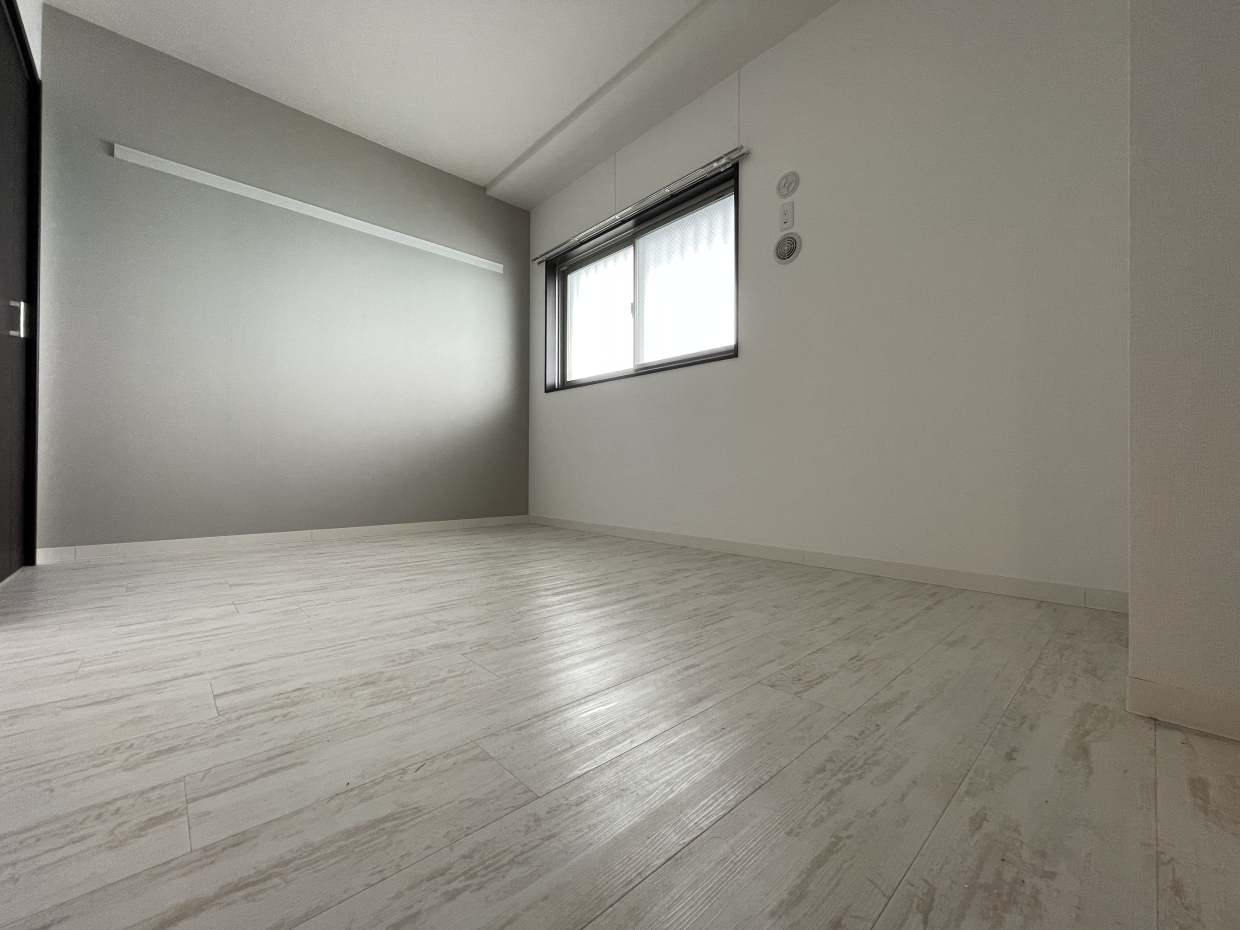 6.1帖のシンプルな寝室。