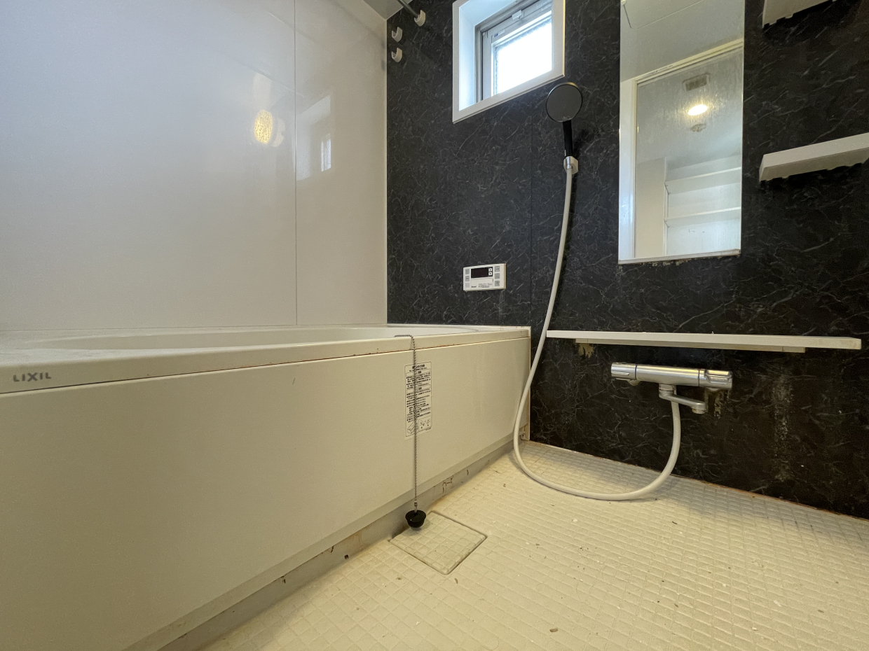 お風呂は浴室乾燥＆追い炊き機能付き。