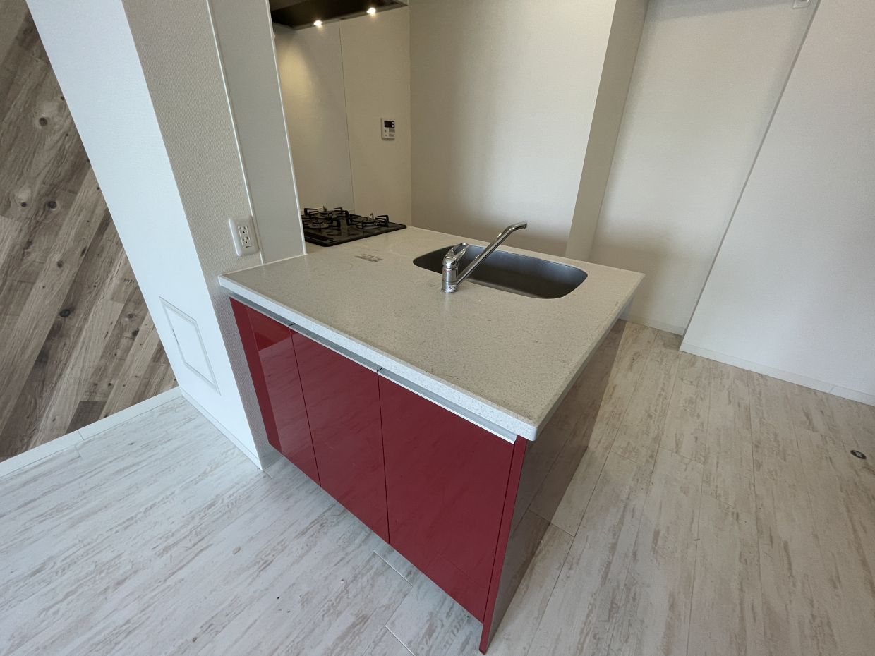 カウンターが広いのでここで食事できますね！