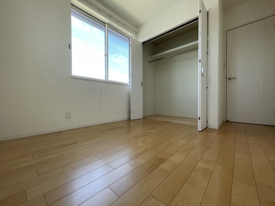 こちらは洋室5帖でクローゼット付き