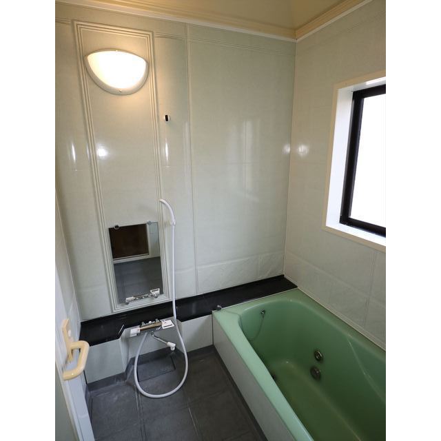 浴室
レトロな緑色の浴槽