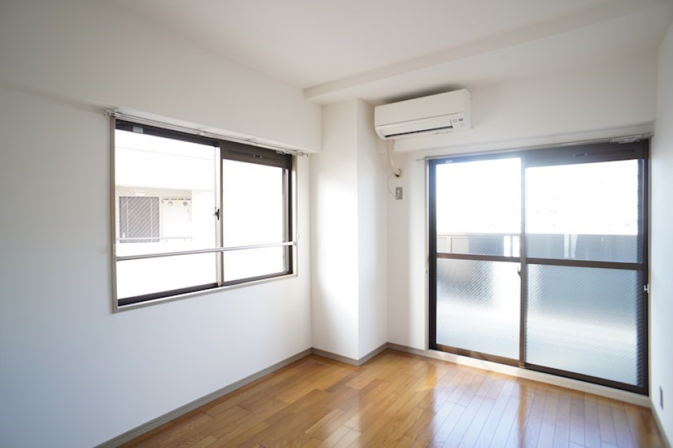 このお部屋にもエアコンついてます！