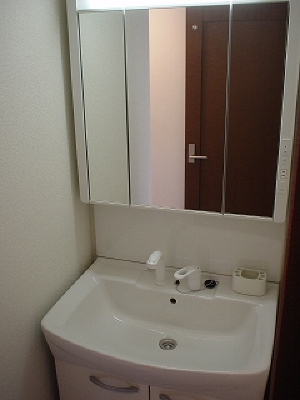 三面鏡付き洗面台