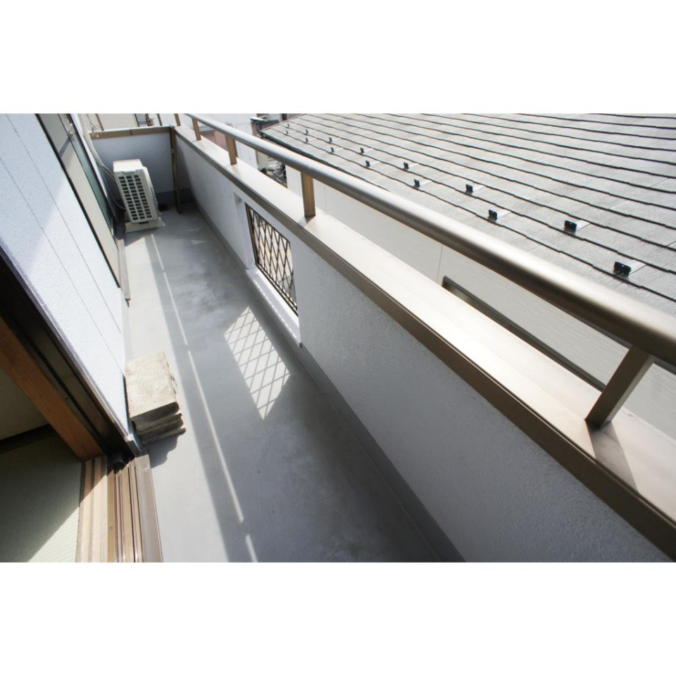 南向きのバルコニー。
お布団も難なく干せるスペースです。