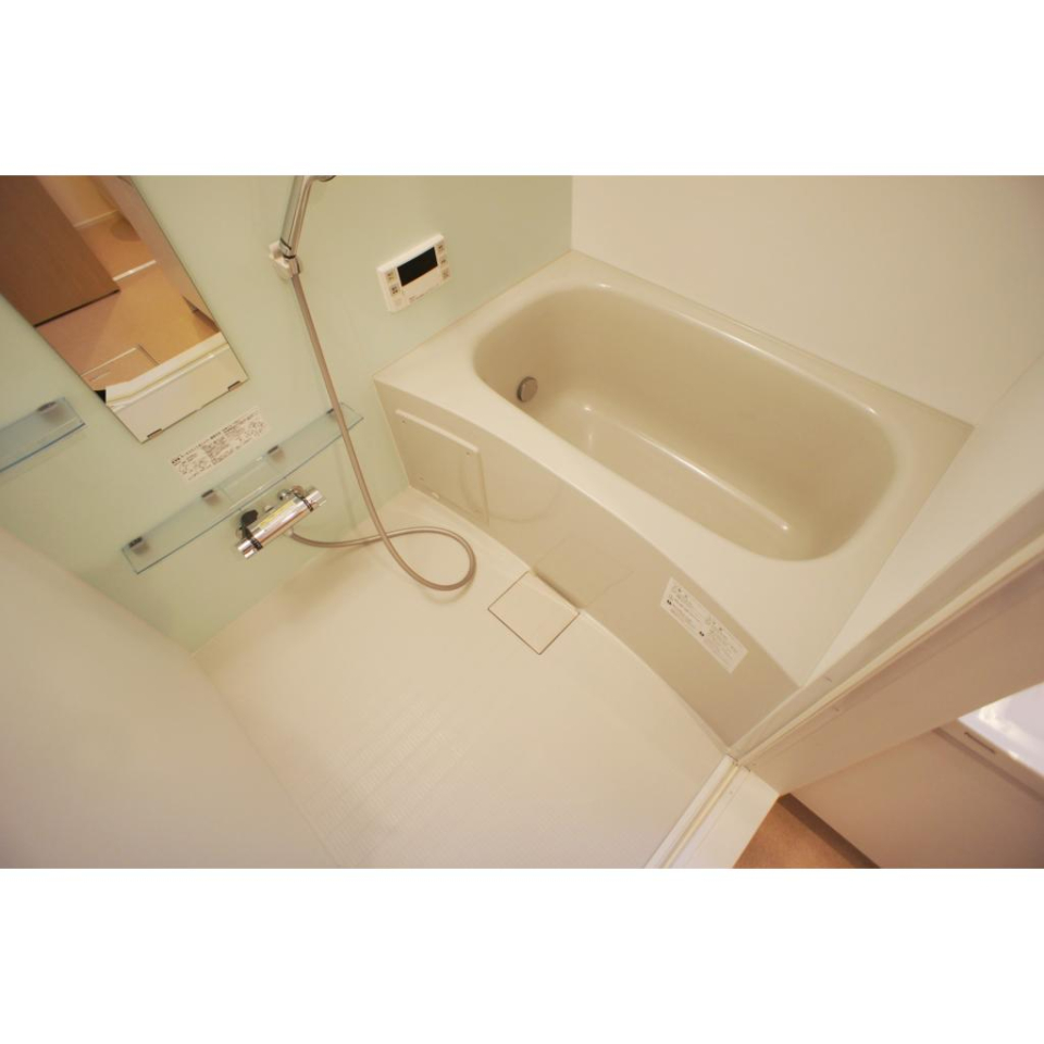 シャワーと浴槽が別々なので、シャワーの前後にゆっくりと入浴ができそうですね。