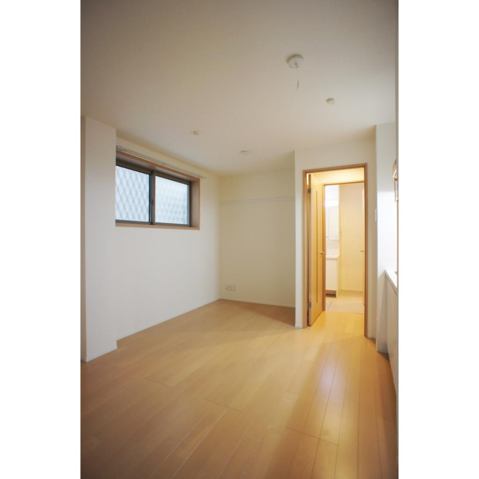 ７．１帖のダイニングキッチンです。角部屋で２方面から自然光を取り入れることができます。