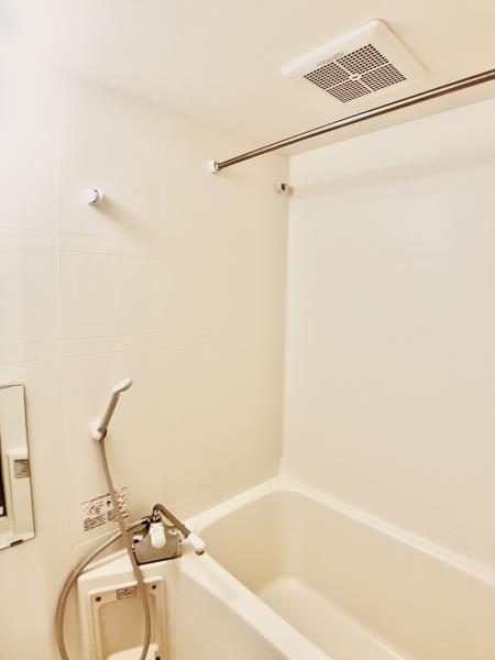 浴室はとてもシンプルな造りです。