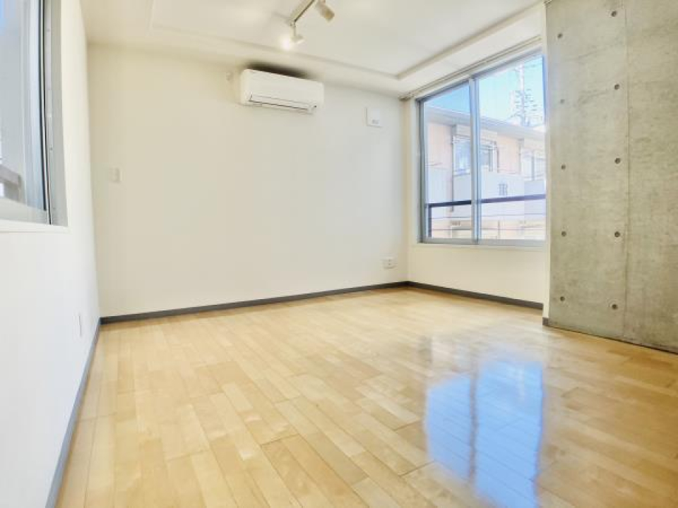 窓は北と南に2つ付いています。