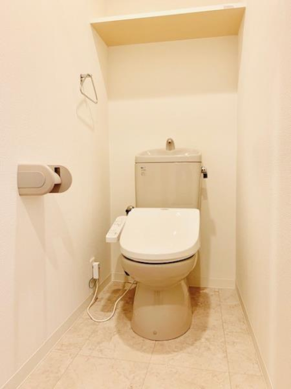 シンプルなトイレ。