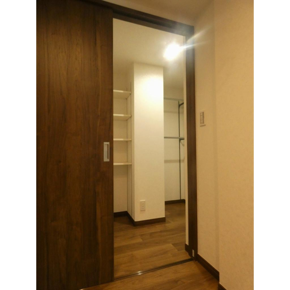 ウォークインクローゼットは１．６帖の大きさです。