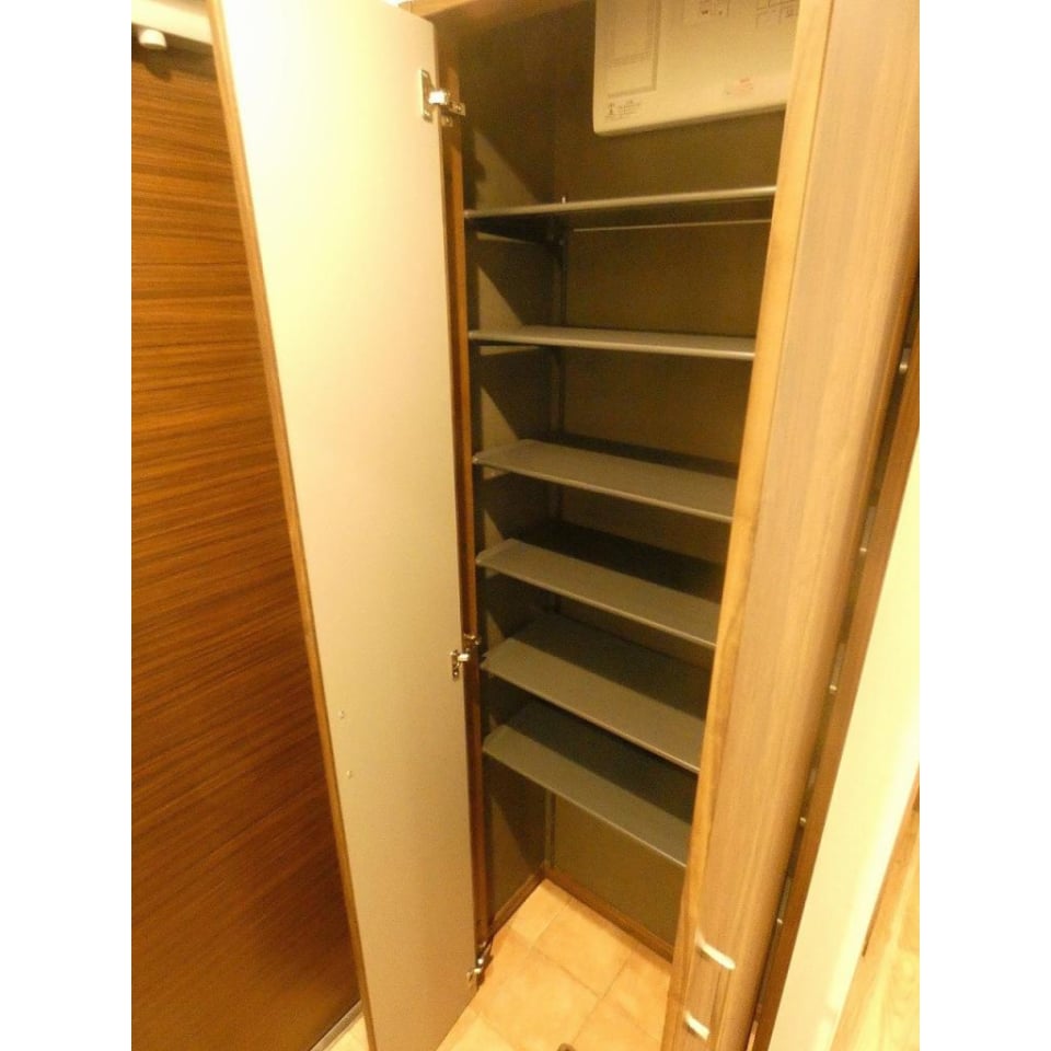 １人暮らしにはちょうどいい容量のシューズボックスです。