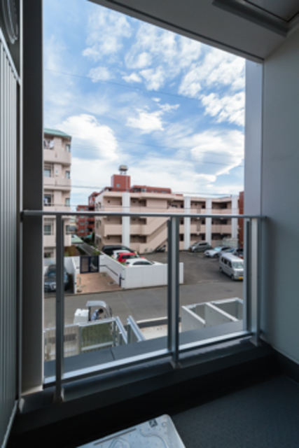 ベランダからの眺望。※写真は同タイプ住戸です。