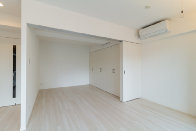 リビングに引き戸でアクセスできる珍しいタイプ。※写真は同タイプ住戸です。