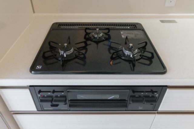 三口コンロで便利。※写真は同タイプ住戸です。