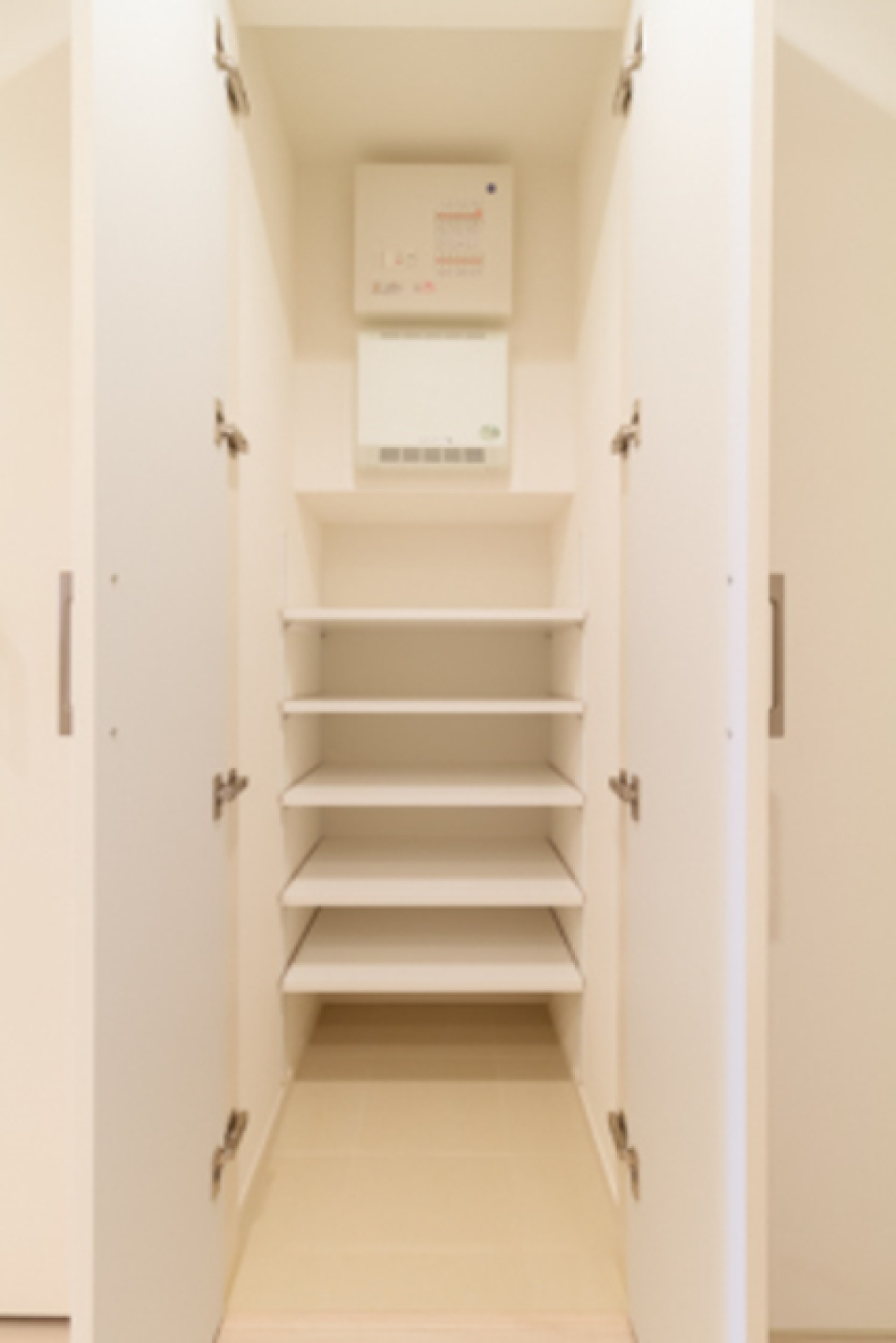 シューズクロゼットにもたくさん収納出来ます。※写真は同タイプ住戸です。
