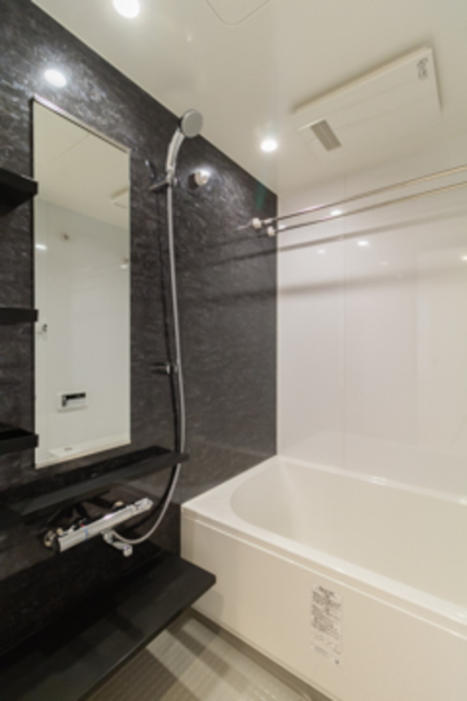 浴室の様子。※写真は同タイプ住戸です。