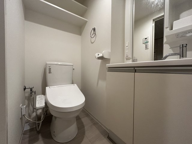 トイレと洗面台は隣同士なので、朝の支度もささっとできそう。