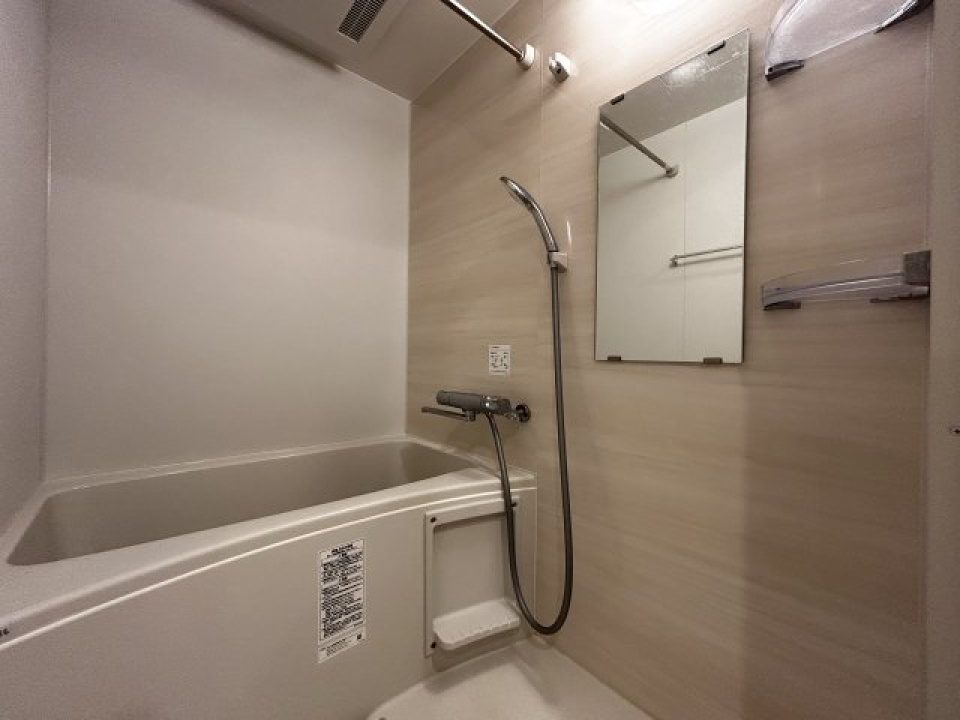 ナチュラルなパネルが設置されていて、落ち着いた感じになっていまうs。