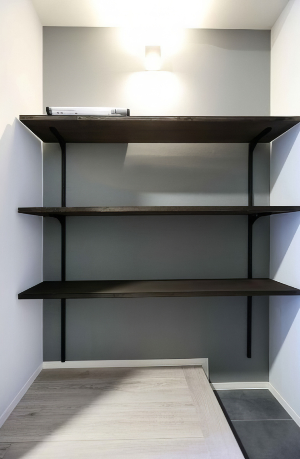 シューズラックにはお気に入りの靴をディスプレイ