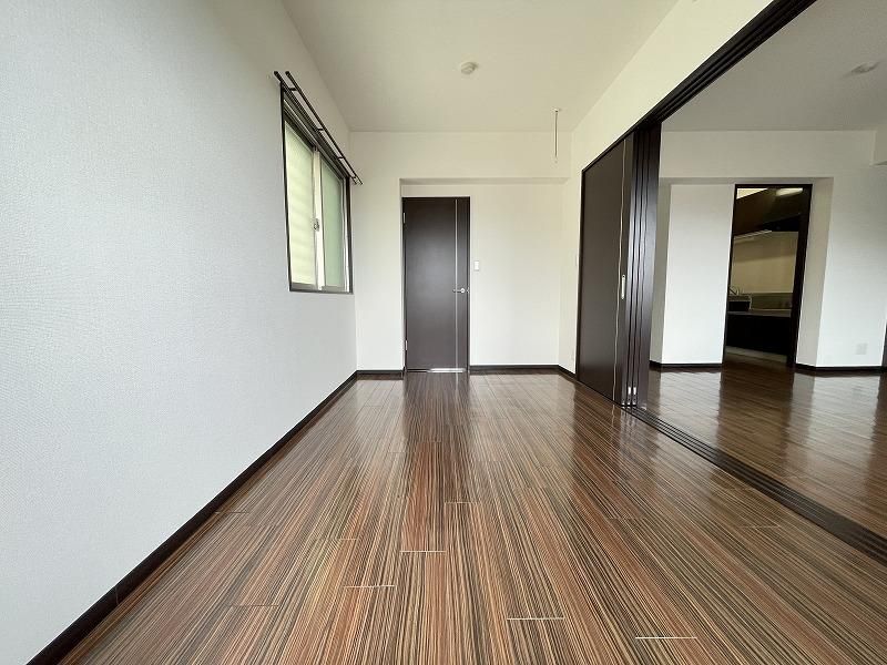 リビングの隣に寝室①6.3帖