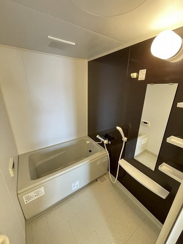 浴室
ファミリーで広々