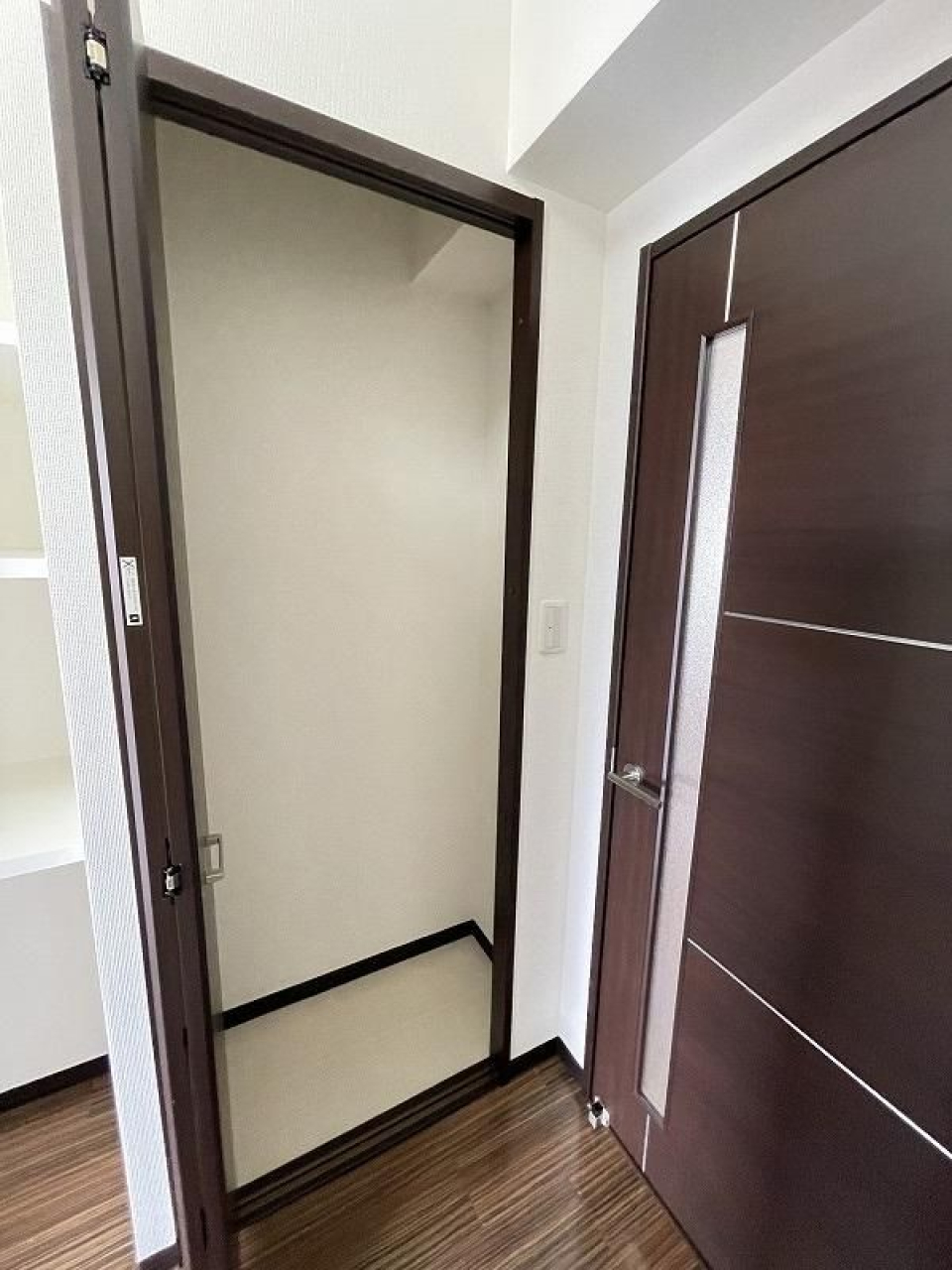 横にはクローゼット