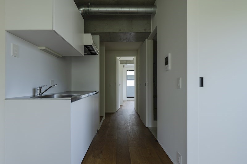 プレーンな印象のキッチン