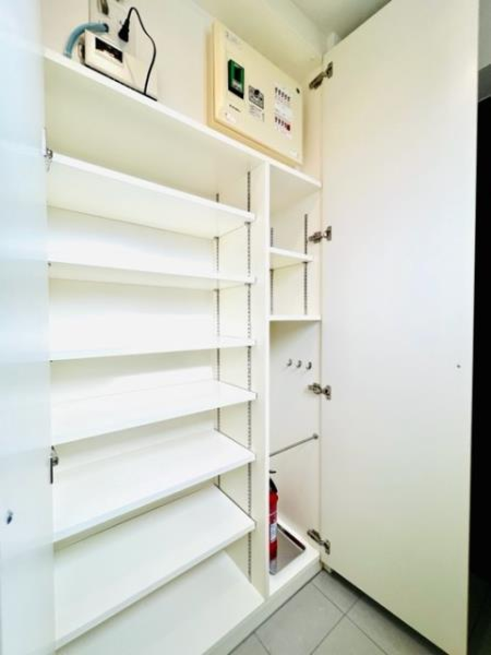 1人暮らしには十分な要領のシューズボックスです。