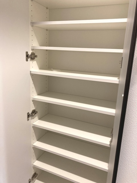 1人暮らしには十分な要領のシューズボックスです。※写真は同タイプ住戸です。