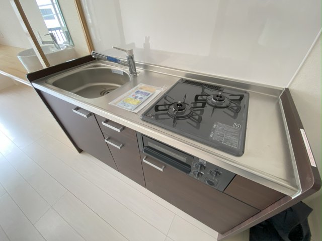 ２口のガスコンロにグリルがついているので、料理の幅も広がりそうです。