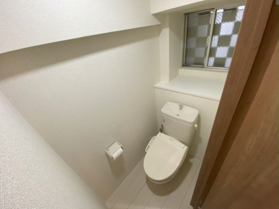 窓があるので換気がしやすいトイレです。