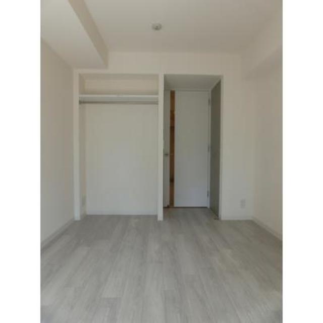 中身はあえて見せるオープンクローゼットが採用されています。※写真は同タイプ住戸です。