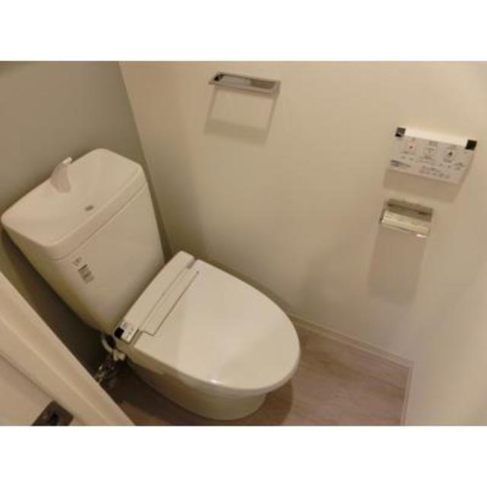 シンプルなトイレ。※写真は同タイプ住戸です。