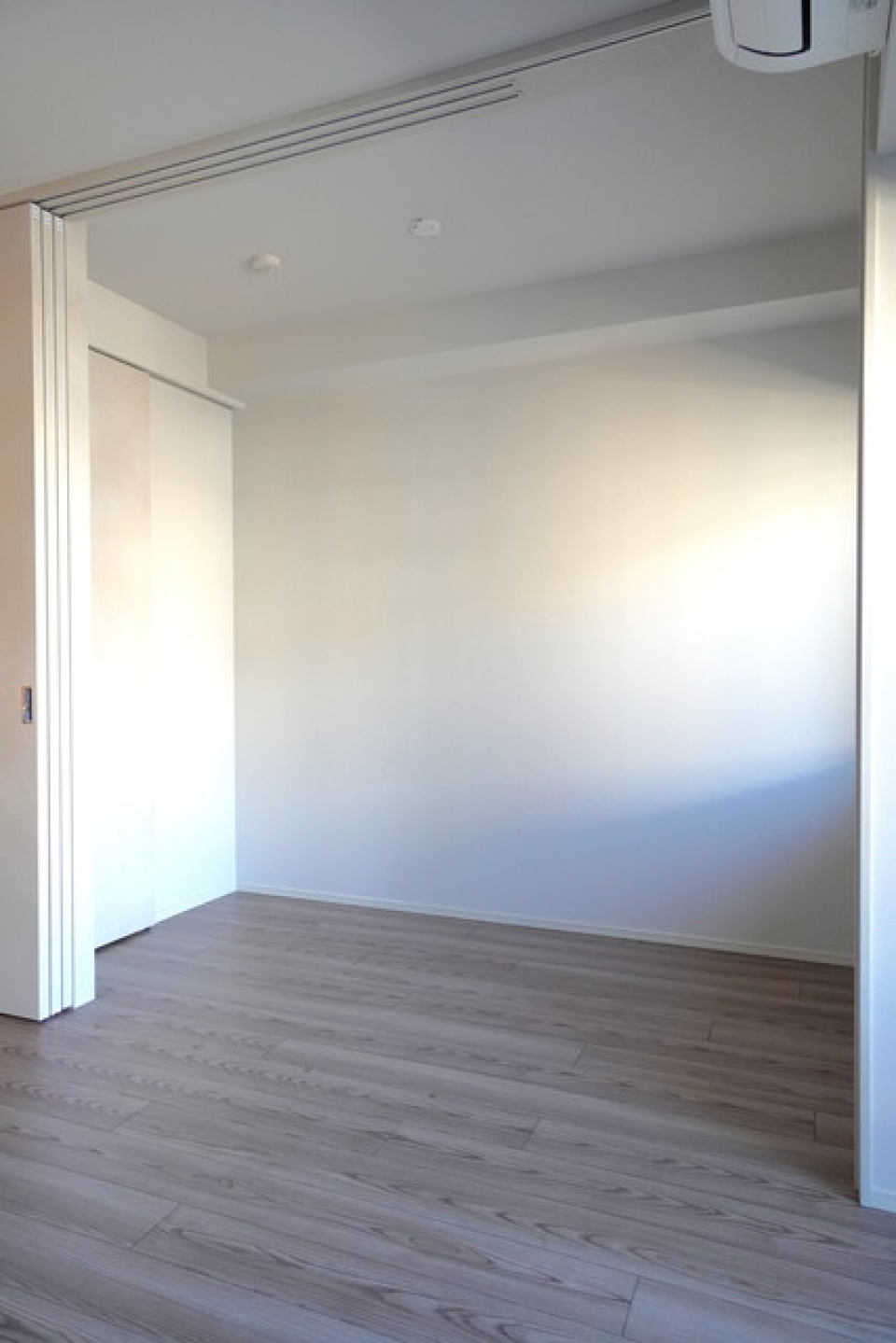 横開戸で空間を区切ることも、開けて広く見せることもできます。※写真は同タイプ住戸です。