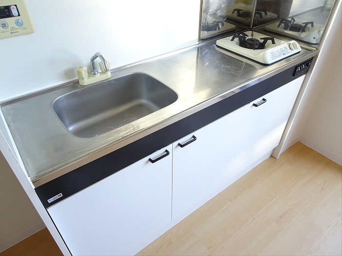 コンロとシンクの間にスペースがあって、調理はしやすそうですね。